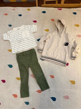 Prince cream hoodie with olive green pants 2/3T / Zara / Prince